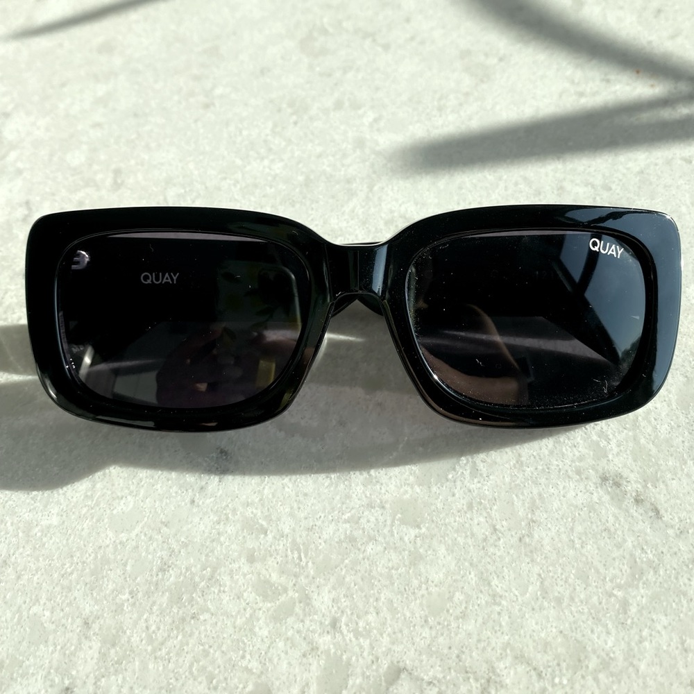QUAY yada yada black sunglasses